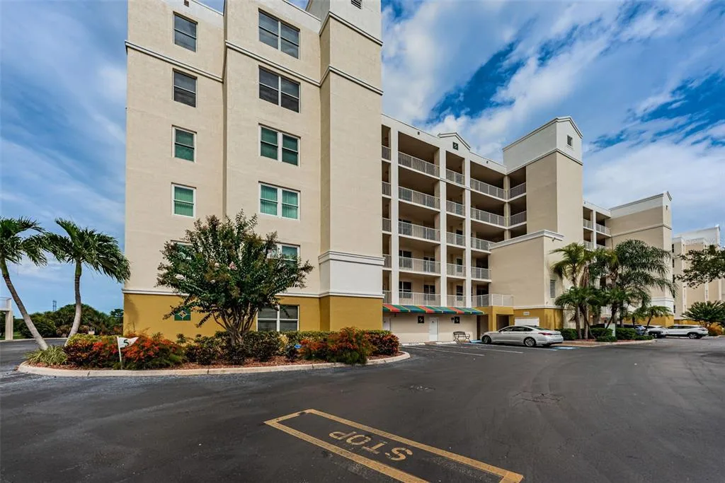 Country Club Condo At East Bay