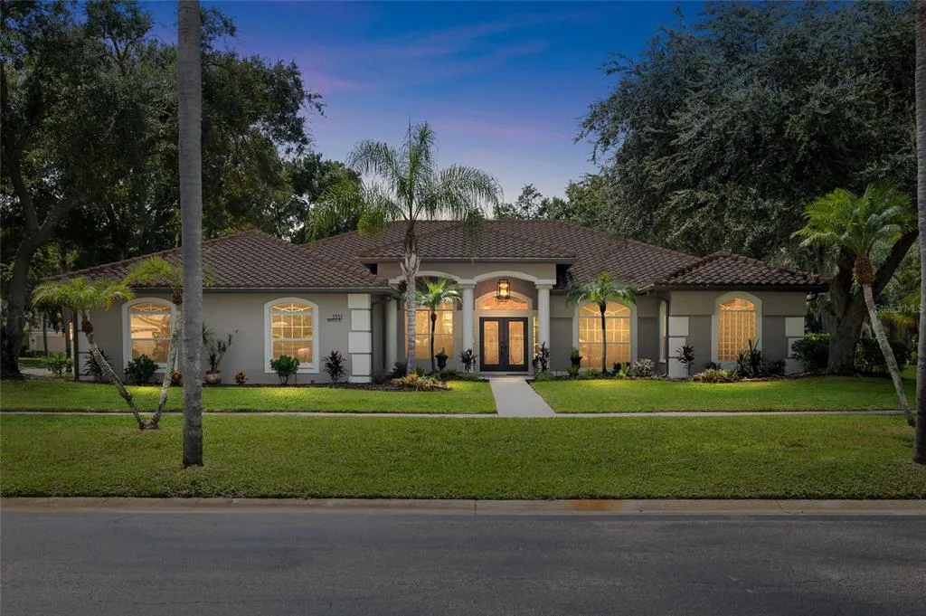 Crescent Oaks Country Club
