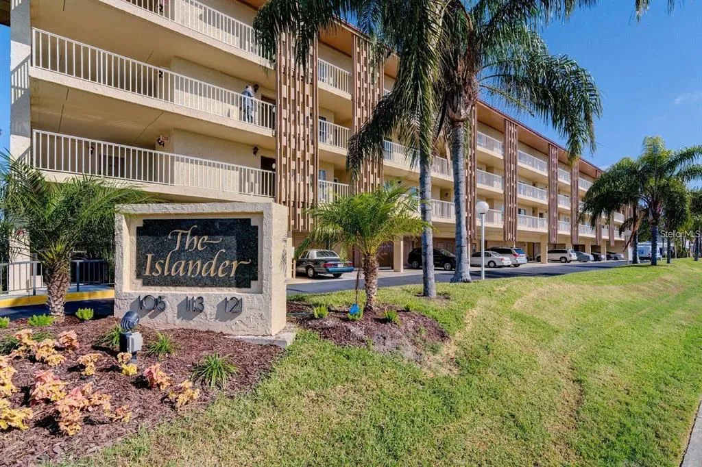 Islander The Condo
