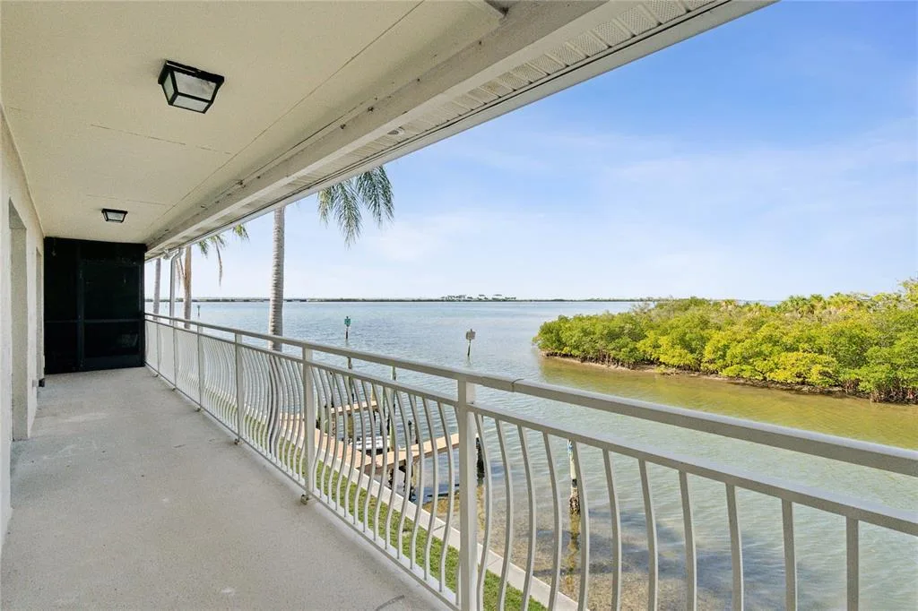Bay Pointe Condo