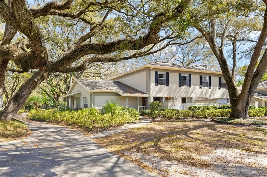 Raintree Manor Homes Condomini