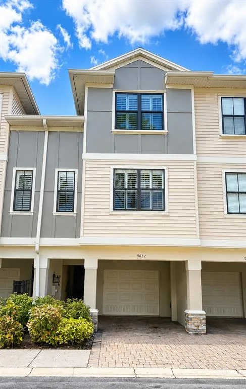 Townhomes At Pelican Pointe