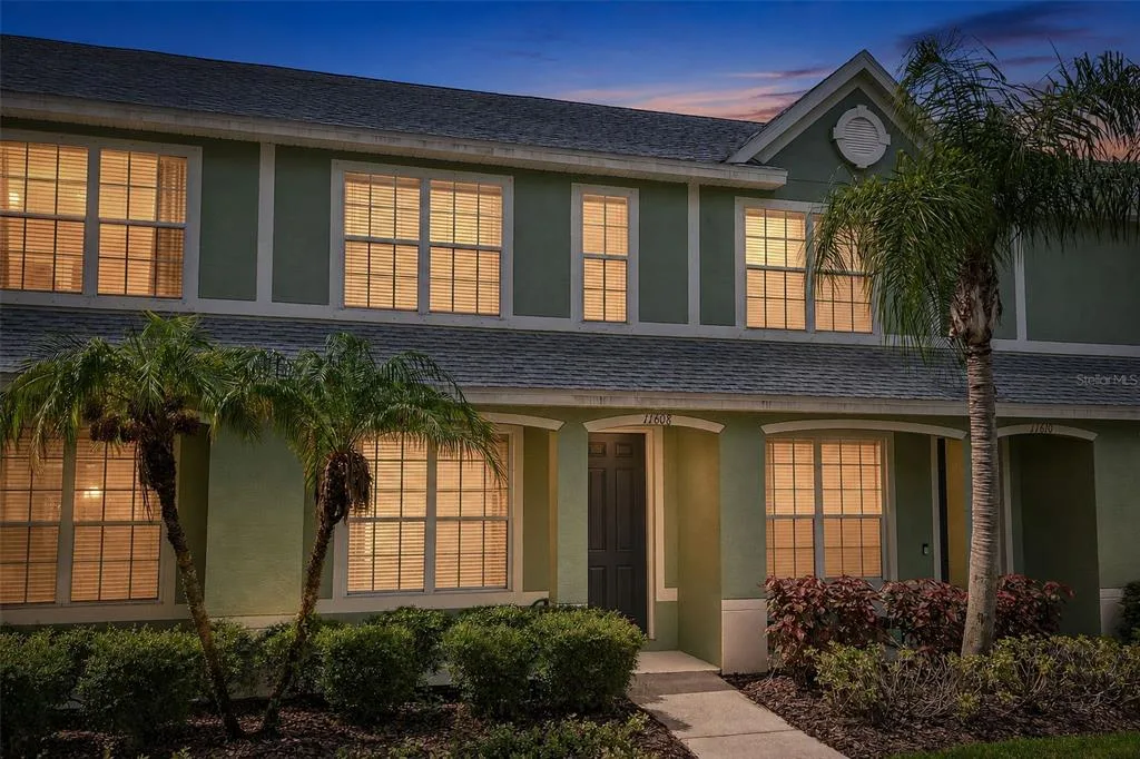 Townhomes Of Bay Port Colony