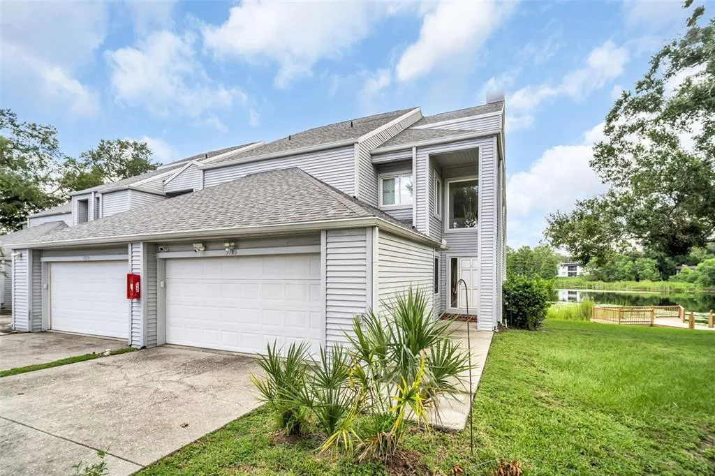 Tiffany Oaks Lakeside Condo
