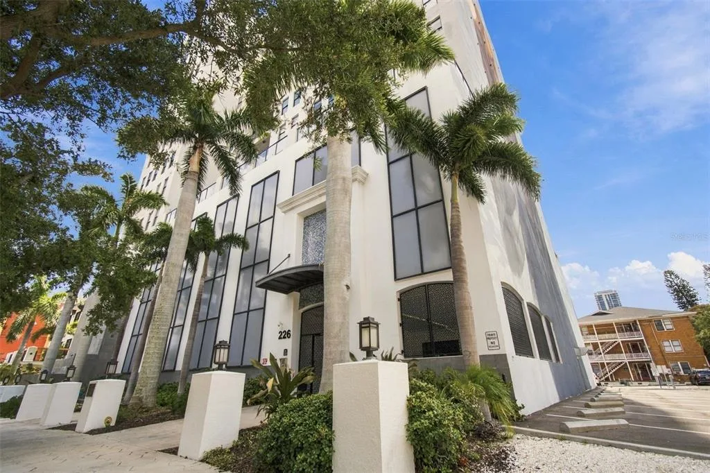 Walker-whitney Plaza Condo