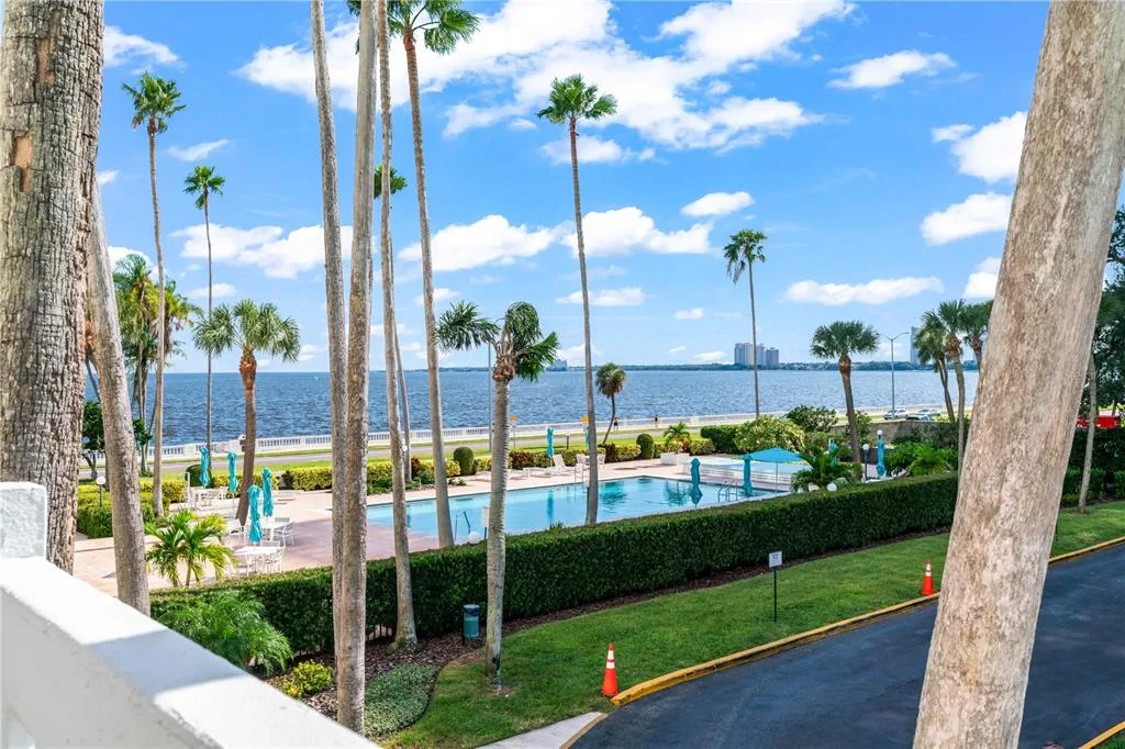 Harbour House Condo