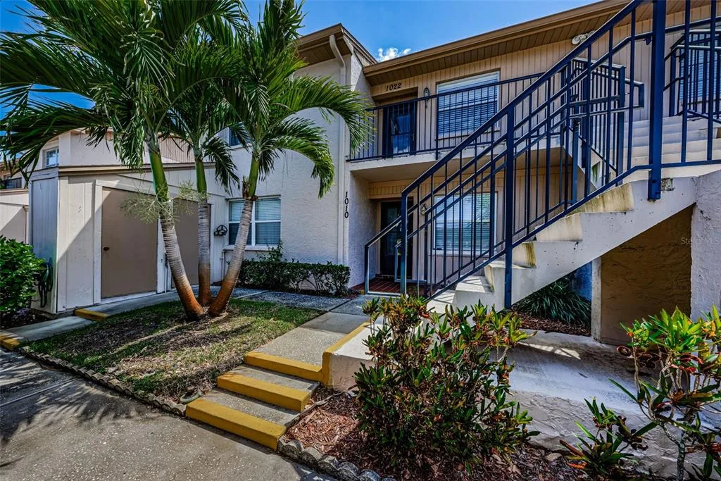 Holiday Lake Villas Condo