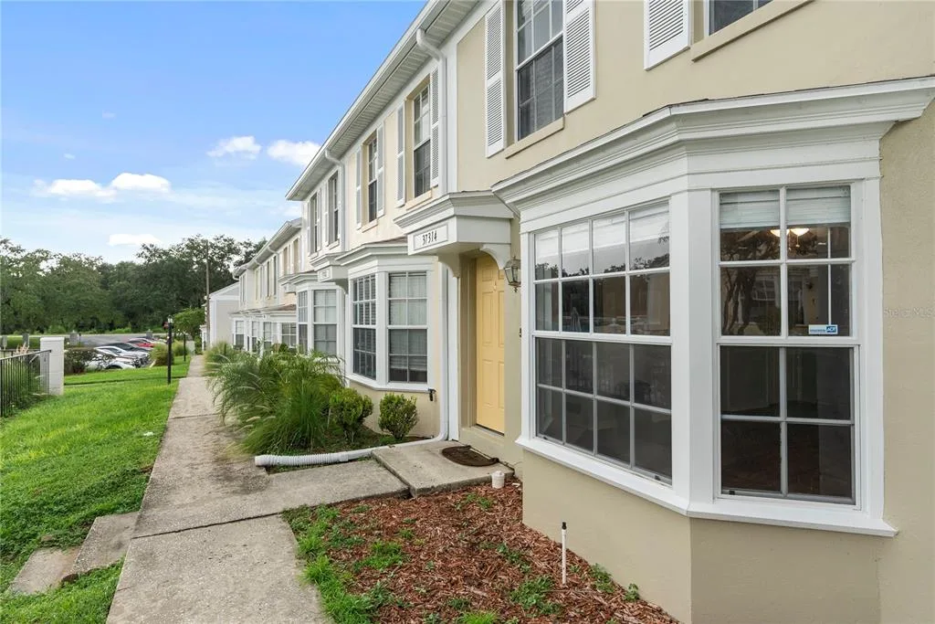 Embassy Park Twnhms Condo