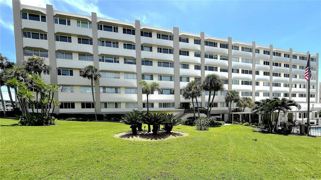 Harbour Club Condo