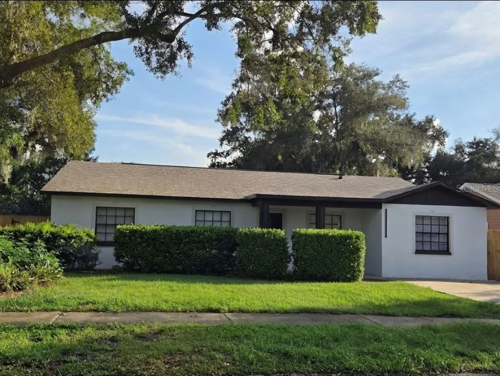Colonial Oaks