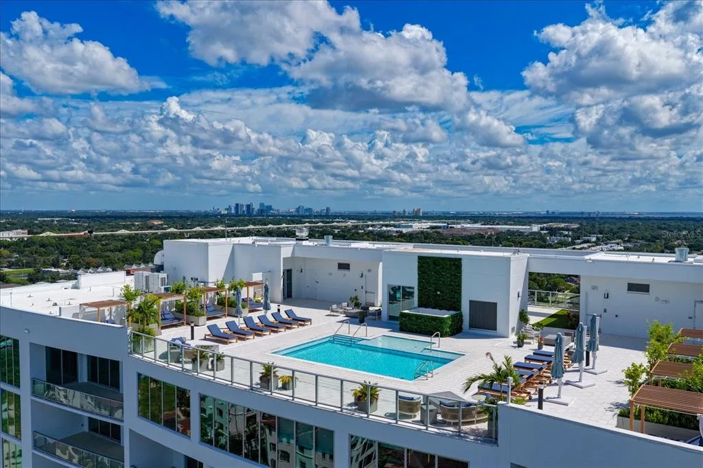 Westshore Yacht Club, Aqua Tower