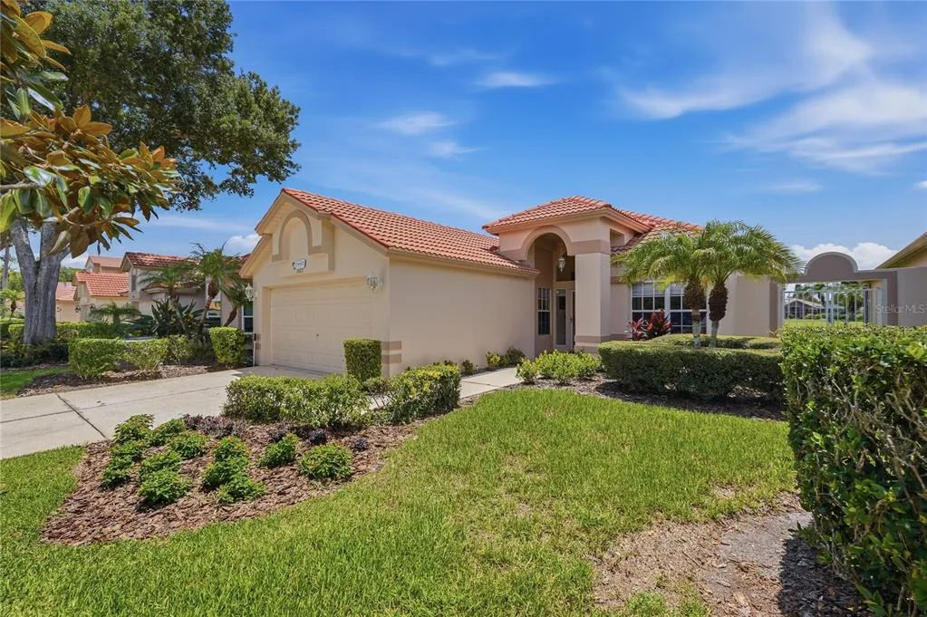 Crescent Oaks Country Club