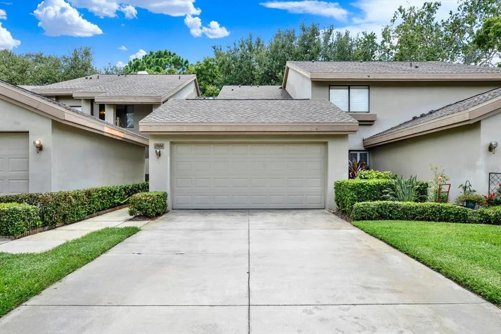 Landmark Oaks Condo