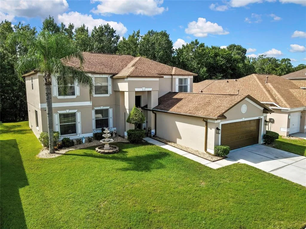 Grand Oaks