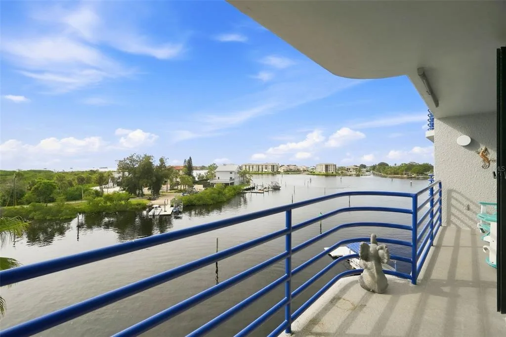 Pointe Pleasant Harbour Condo